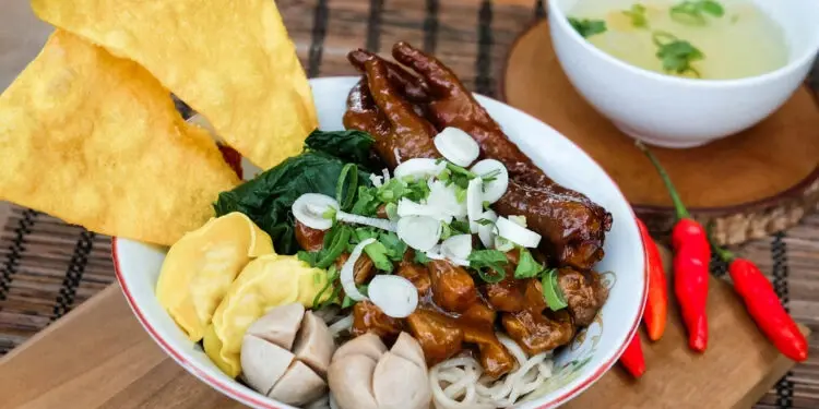 Mie Ayam Bikin Saya Bersyukur Lahir di Malang, bukan Jogja (Unsplash)