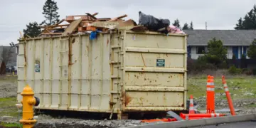 Piyungan Isinya CEO Pakai Sandal Jepit Bawa Karung Rongsokan (Unsplash)