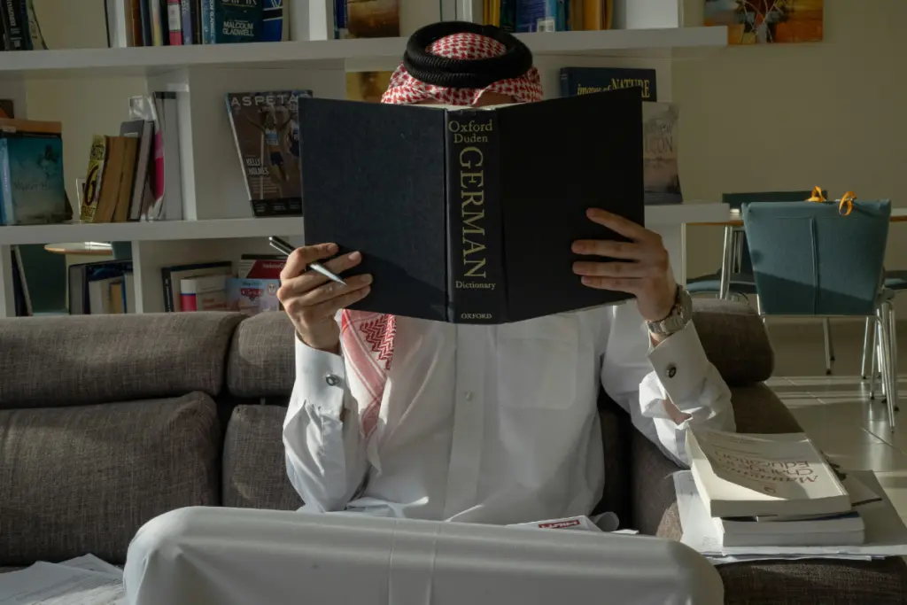 Sisi Gelap Mahasiswa Timur Tengah- Stempel Suci yang Menyiksa (Unsplash)