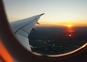 Tiket Pesawat Sudah Terlalu Mahal, Ini Hitungan yang Lebih Logis (Unsplash)