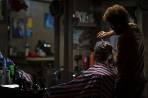Di Sumenep Tidak Terjadi Invasi Barbershop, Diinjak-injak Sama Pangkas Rambut Tradisional