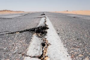 Jalan Mojokerto Mulai Banyak yang Berlubang, Gus Barra, Njenengan di Mana?