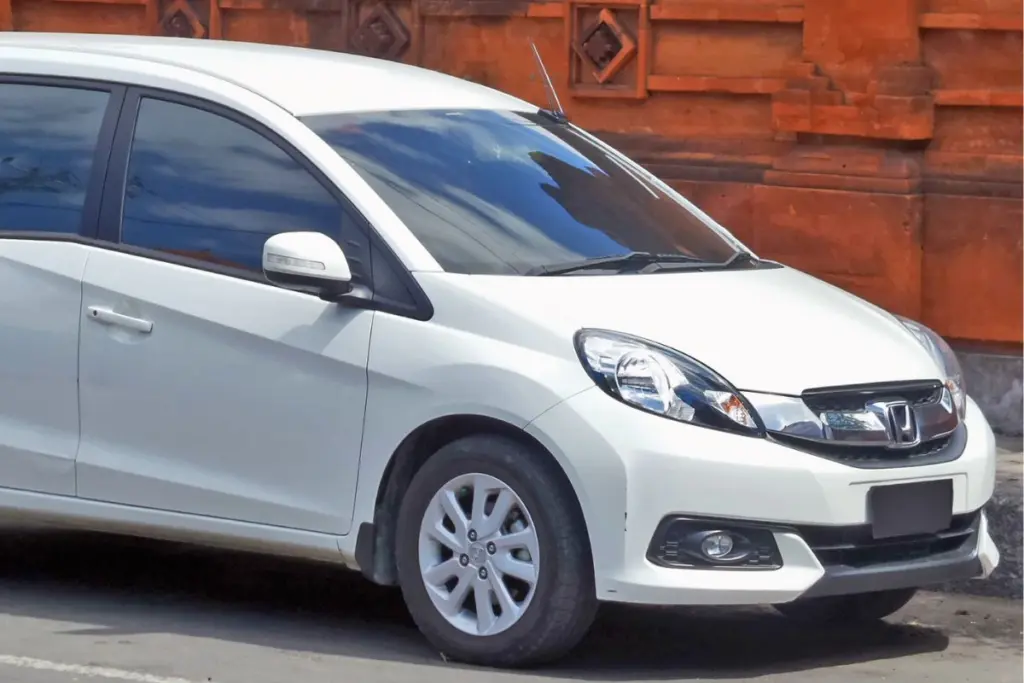 Dilema Punya Honda Mobilio: Nyaman Dikendarai dan Irit, tapi Kaki-Kaki Mobilnya Sering "Keseleo" Mojok.co
