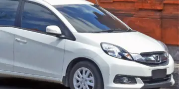 Dilema Punya Honda Mobilio: Nyaman Dikendarai dan Irit, tapi Kaki-Kaki Mobilnya Sering "Keseleo" Mojok.co
