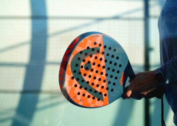 Alasan Saya Ogah Main Padel dan Tetap Bertahan Main Badminton Mojok.co