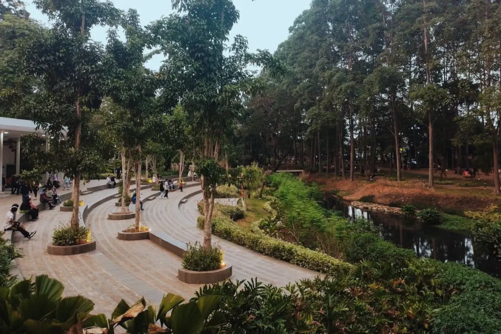Tebet Eco Park, Spot Hits Jakarta Selatan yang Sering Bikin Bingung Pengunjung Mojok.co