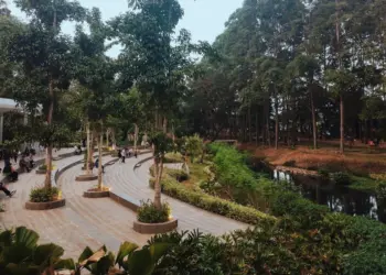Tebet Eco Park, Spot Hits Jakarta Selatan yang Sering Bikin Bingung Pengunjung Mojok.co