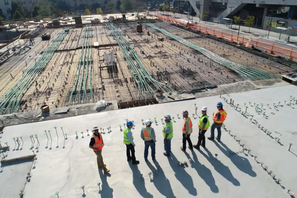 Sisi Gelap Kerja di Perusahaan Konstruksi yang Katanya Bergaji Besar Mojok.co