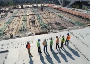 Sisi Gelap Kerja di Perusahaan Konstruksi yang Katanya Bergaji Besar Mojok.co