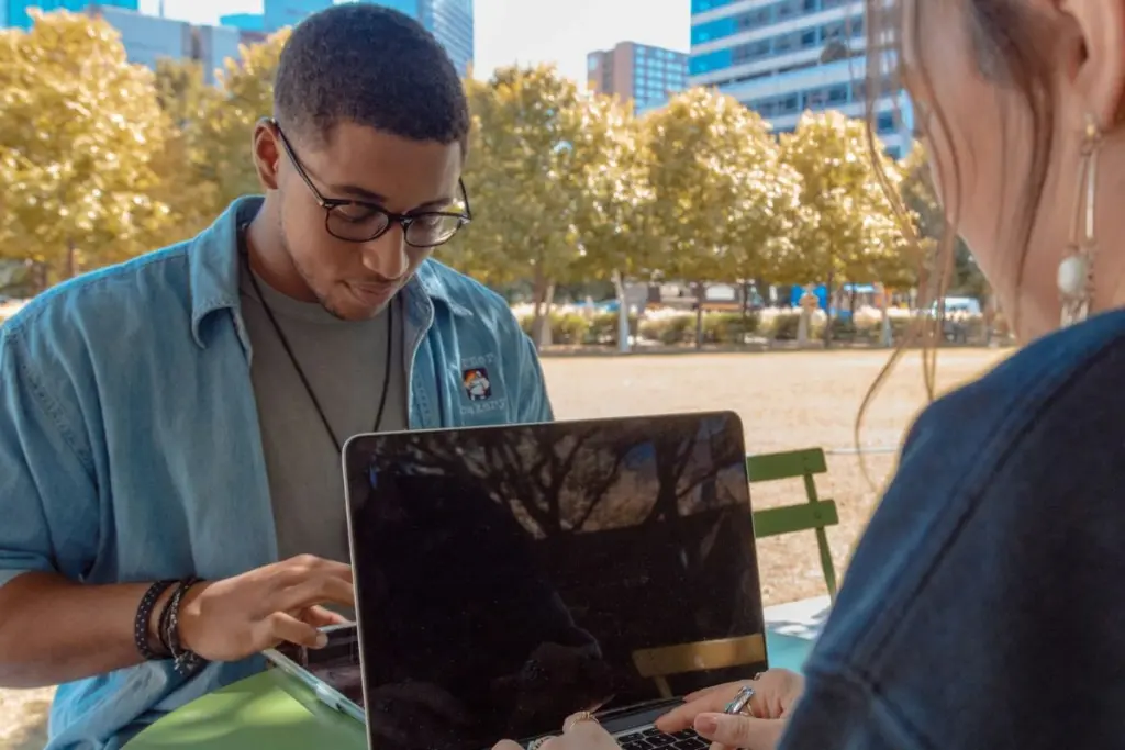 Gen Z Ogah Naik Jabatan, Mending Jadi Pekerja Biasa Aja, tapi Punya Hidup Lebih Tenang Mojok.co