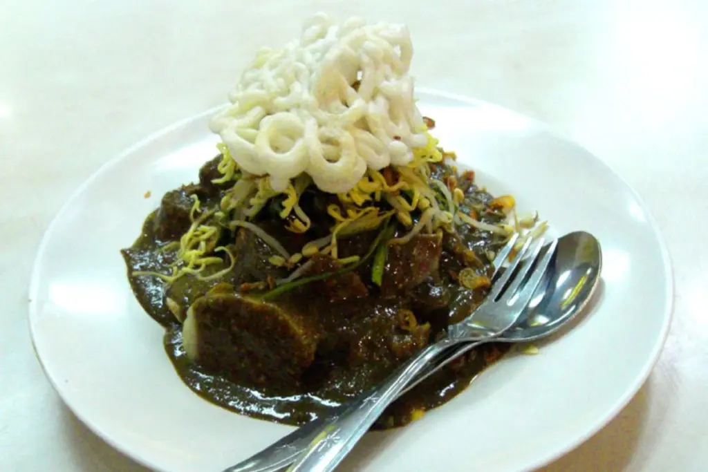 Rujak Cingur, Makanan Aneh Surabaya yang Paling Nggak Disarankan untuk Pendatang Mojok.co