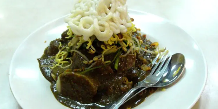 Rujak Cingur, Makanan Aneh Surabaya yang Paling Nggak Disarankan untuk Pendatang Mojok.co