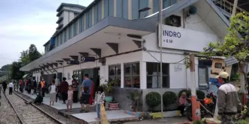 Stasiun Indro Bikin Gresik Jadi Daerah Industri yang Terlihat Menyedihkan Mojok.co