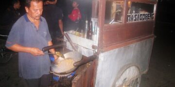 Nasi Godog, Makanan Magelang yang Nggak Ramah di Lidah Pendatang, Tampilan dan Rasanya Absurd Mojok.co
