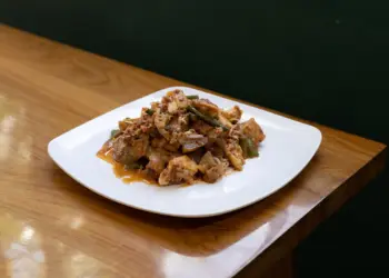 4 Makanan Khas Surabaya yang Rasanya kayak Siksa Neraka (Wikimedia Commons)