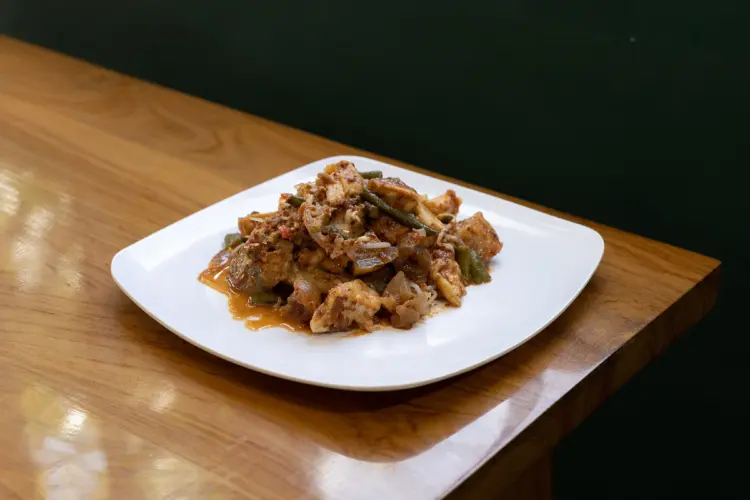 4 Makanan Khas Surabaya yang Rasanya kayak Siksa Neraka (Wikimedia Commons)