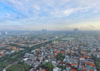 Lulus S2 dan Masih Dituntut Merantau ke Jakarta oleh Keluarga, padahal Peluang Jadi Akademisi di Surabaya Nggak Kalah Menarik Mojok.co