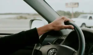 Bertahan dengan Innova Reborn Jadul daripada Ganti Innova Zenix karena Terlalu Canggih untuk Orang Kabupaten seperti Saya