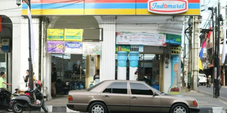 7 Barang Indomaret yang Semakin Laris Manis Saat Mudik Mojok.co