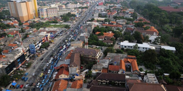 Saya Orang Asli Depok dan Tidak Bangga Tinggal di Daerah yang Aneh Ini Mojok.co