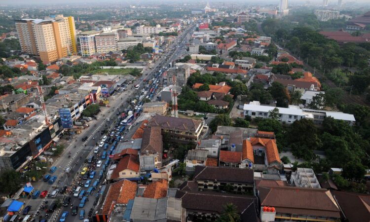 Saya Orang Asli Depok dan Tidak Bangga Tinggal di Daerah yang Aneh Ini Mojok.co