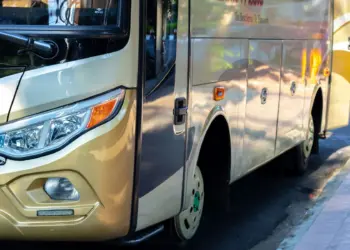 Kapok Naik Bus Harapan Jaya Surabaya-Blitar, Niat Bepergian Nyaman Berakhir Berdesakan karena Sopir Maruk Angkut Penumpang Sebanyak-banyaknya Mojok.co