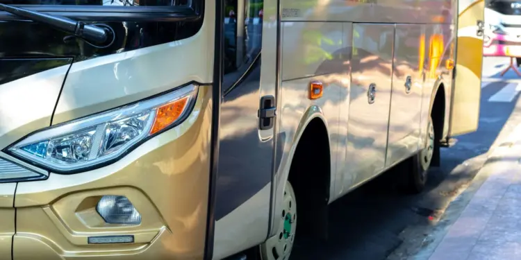 Kapok Naik Bus Harapan Jaya Surabaya-Blitar, Niat Bepergian Nyaman Berakhir Berdesakan karena Sopir Maruk Angkut Penumpang Sebanyak-banyaknya Mojok.co