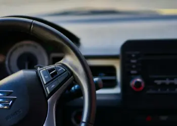 Kebohongan Suzuki Ertiga yang Nggak Masuk dalam Brosur Promosi Mojok.co