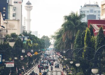 Bandung Setelah Lebaran Jadi Surga Wisatawan, tapi Mimpi Buruk Warlok Mojok.co semarang