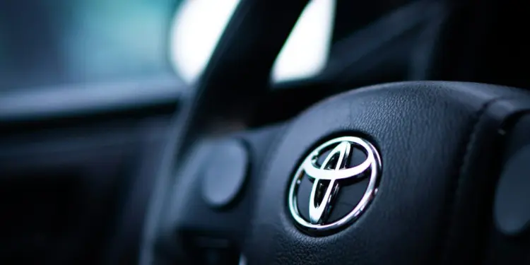 Orang Waras Pilih Toyota Agya Dibanding Honda Brio, Lebih Keren dan Bebas Julukan Aneh-aneh Mojok.co