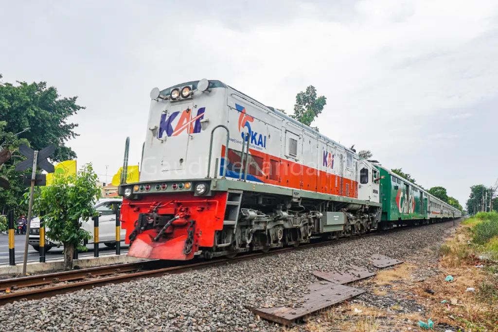 KA Sri Tanjung, Juru Selamat yang Bikin Menderita para Pekerja (Wikimedia Commons)