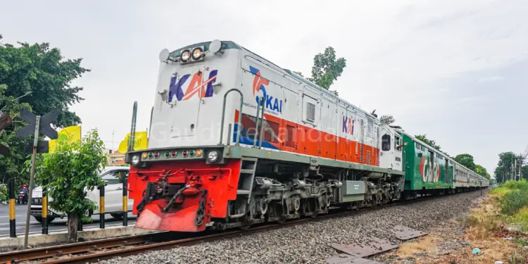 KA Sri Tanjung, Juru Selamat yang Bikin Menderita para Pekerja (Wikimedia Commons)