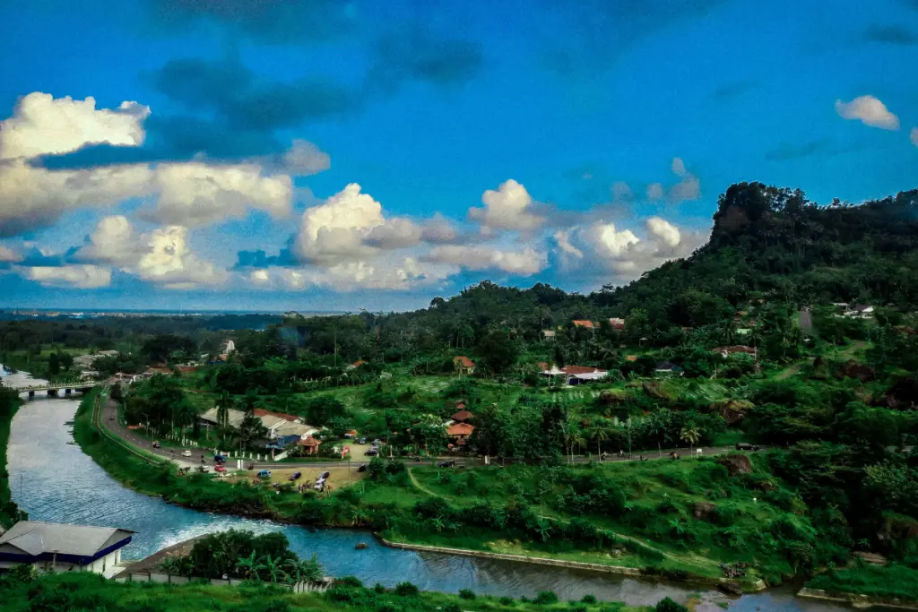 Kebumen Aneh, Maksa Merantau tapi Bikin Pengin Pulang (Wikimedia Commons)