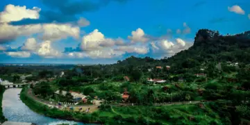 Kebumen Aneh, Maksa Merantau tapi Bikin Pengin Pulang (Wikimedia Commons)