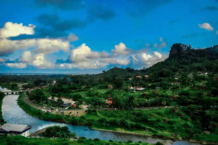 Kebumen Aneh, Maksa Merantau tapi Bikin Pengin Pulang (Wikimedia Commons)