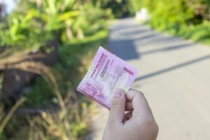 Sebenarnya Siapa sih yang Memulai Tradisi Uang Baru Saat Hari Raya? Bikin Repot doang!