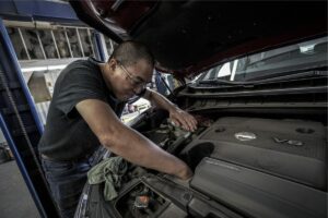 Inspektor Mobil Bekas, Orang yang Menentukan Nasib Mobilmu, Berakhir Masuk Neraka Bernama Bengkel, atau Hidup Bahagia Tanpa Onderdil Rusak
