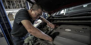 Inspektor Mobil Bekas, Orang yang Menentukan Nasib Mobilmu, Berakhir Masuk Neraka Bernama Bengkel, atau Hidup Bahagia Tanpa Onderdil Rusak
