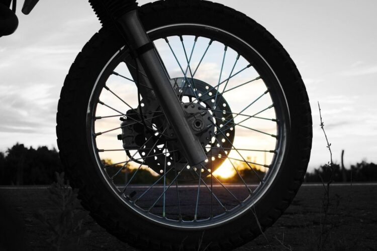 Jangan Tergiur Ban Motor Murah: Kisah Nyata Hampir Celaka di Jalan Pantura