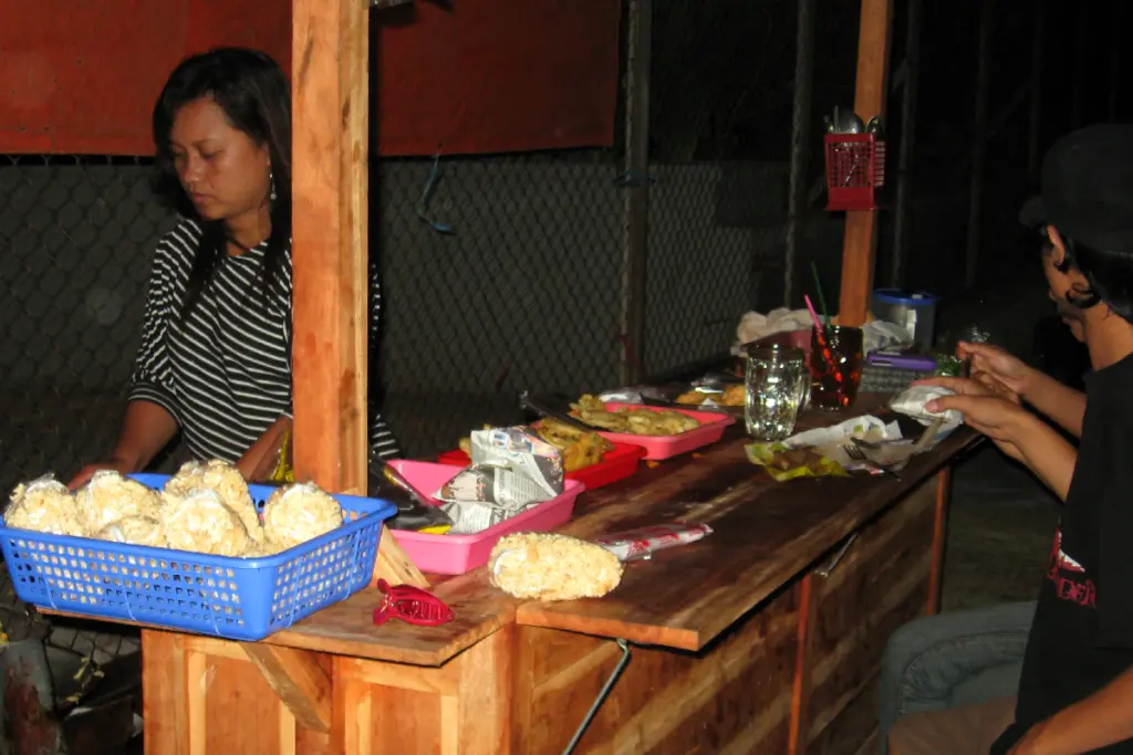 4 Ciri Angkringan yang Sudah Pasti Enak (Wikimedia Commons)