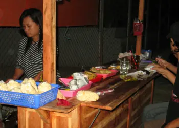 4 Ciri Angkringan yang Sudah Pasti Enak (Wikimedia Commons)