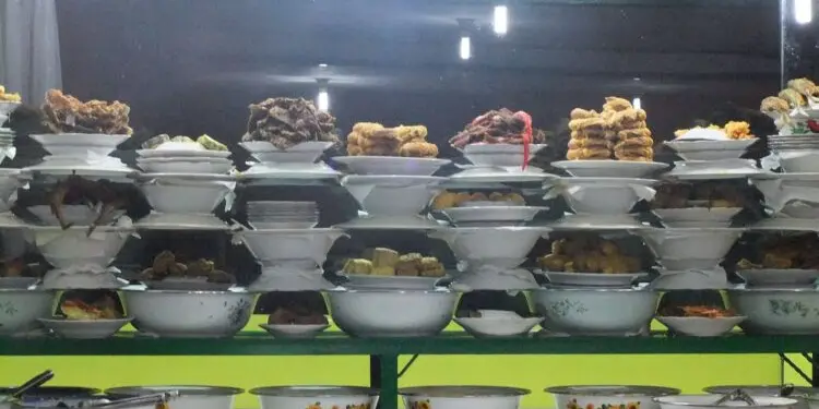 4 Ciri Nasi Padang Redflag yang Bikin Nggak Nafsu Makan (Unsplash)