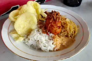 4 Ciri Nasi Uduk Redflag yang Bikin Kecewa dan Nggak Nafsu Makan