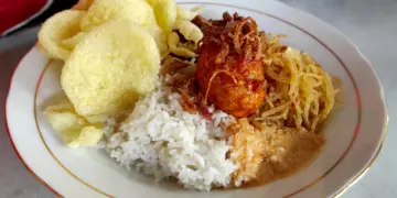4 Ciri Nasi Uduk Redflag yang Bikin Nggak Nafsu Makan (Wikimedia Commons)