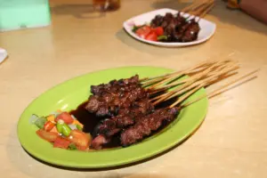 4 Dosa Pedagang Sate Maranggi yang Bikin Pembeli Kapok