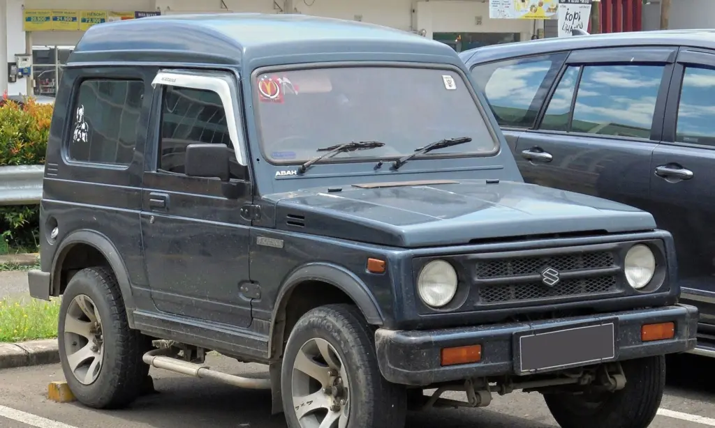 Suzuki Katana Adalah Mobil yang Menyalahi Logika, Banyak Orang Menyukainya walau Jadul dan Kerap Bikin Sakit Pinggang Mojok.co