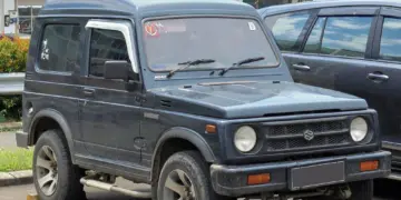 Suzuki Katana Adalah Mobil yang Menyalahi Logika, Banyak Orang Menyukainya walau Jadul dan Kerap Bikin Sakit Pinggang Mojok.co