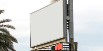 Dear Produser Film “Aku Harus Mati”, Taktik Promosi Kalian Itu Ngawur Bikin Resah Pengguna Jalan Mojok.co