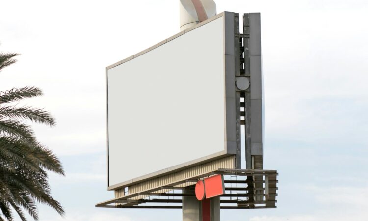 Dear Produser Film “Aku Harus Mati”, Taktik Promosi Kalian Itu Ngawur Bikin Resah Pengguna Jalan Mojok.co