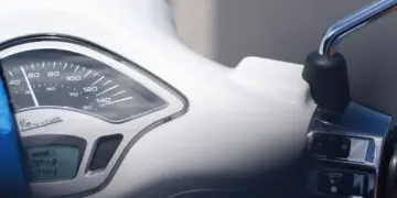 Aturan Tidak Tertulis Punya Motor di Sidoarjo, Hindari Warna Putih kalau Tidak Mau Repot Mojok.co